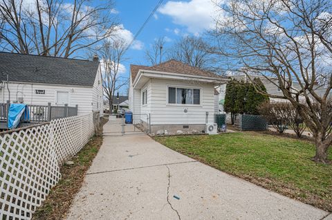 A home in Dearborn Heights