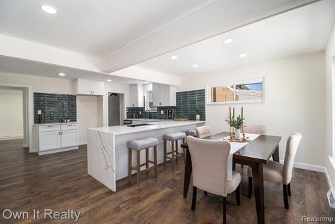 A home in RoyalOakCity_Oakland
