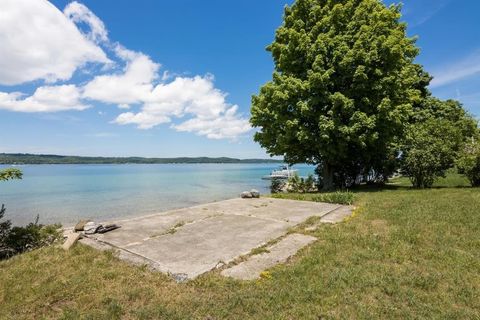 A home in Suttons Bay Twp