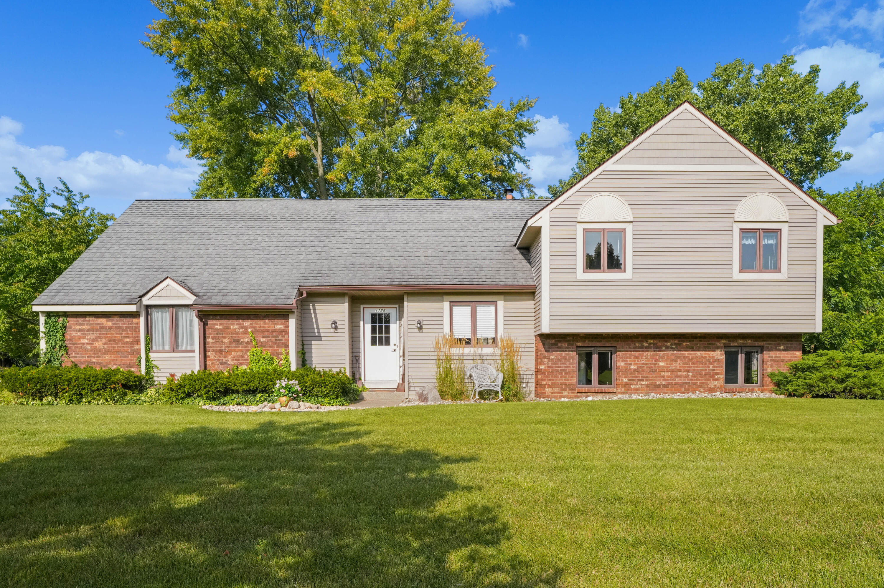 View Holland, MI 49423 house