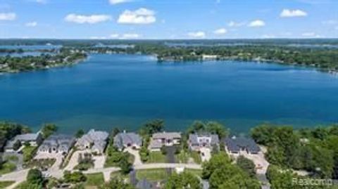 A home in West Bloomfield Twp