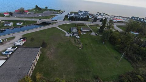 908 & 910 W Lake Tawas Township MI 48763