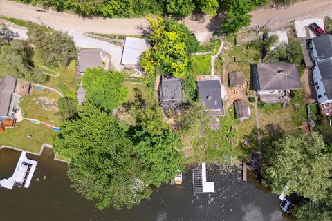 A home in Putnam Twp