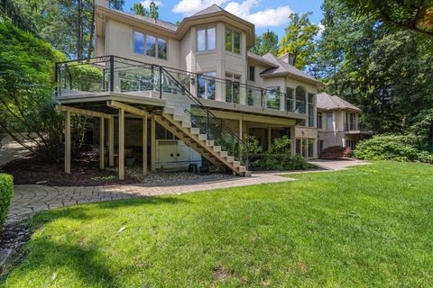 A home in Bloomfield Twp