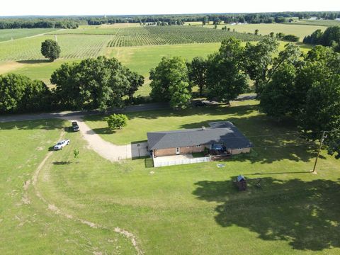 A home in Paw Paw Twp