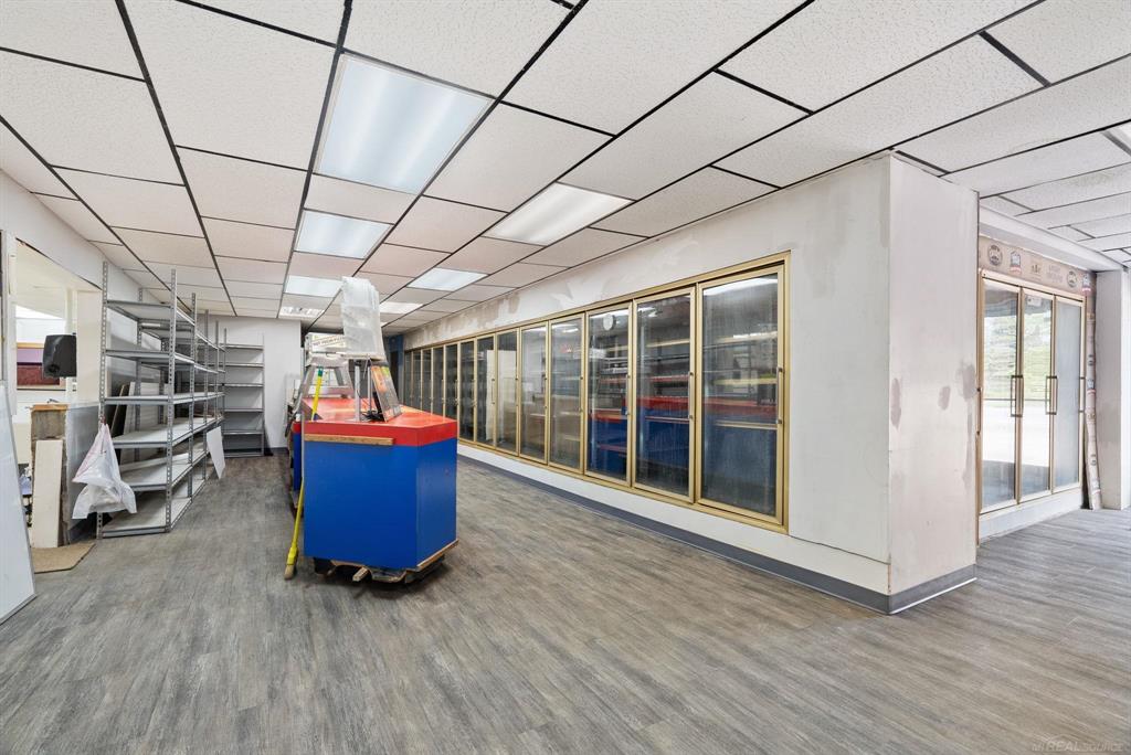 7023 Lakeshore Road