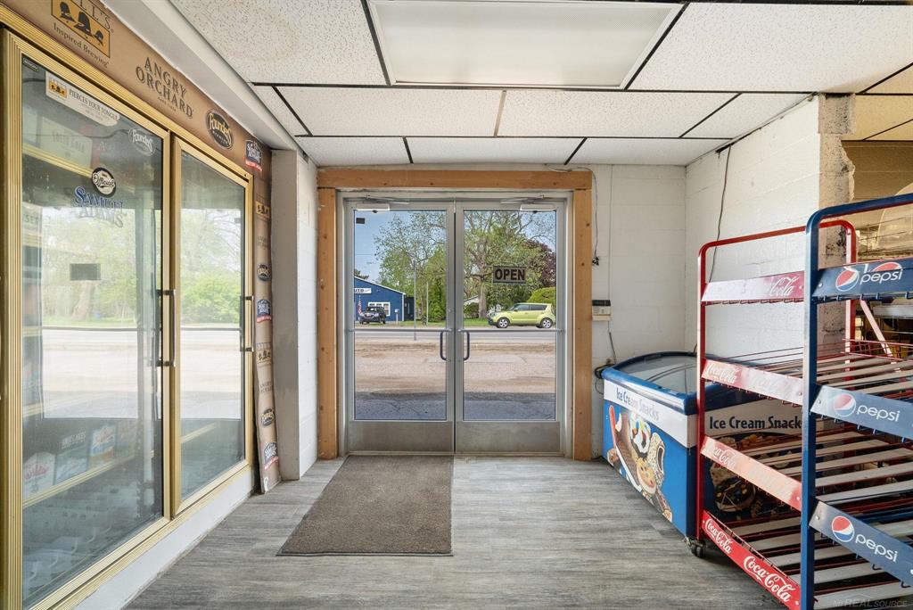 7023 Lakeshore Road