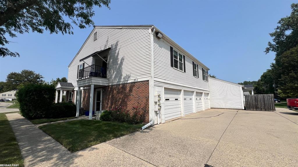 View Clinton Twp, MI 48035 condo
