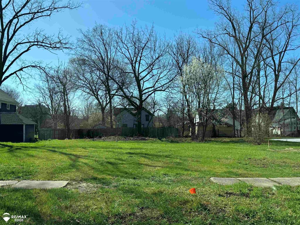 Photo 1 of 1 — 407 W 2nd Avenue, Flint City, MI 48503