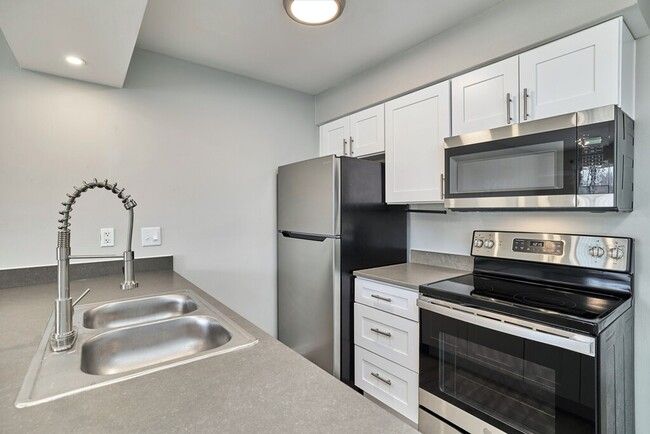 1024 NORTH Road C8
