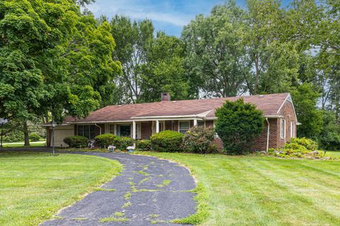 A home in Bloomfield Twp