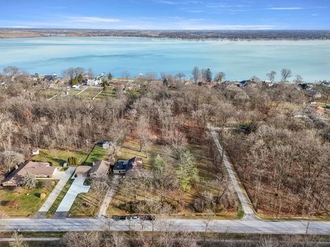 A home in Grosse Ile Twp