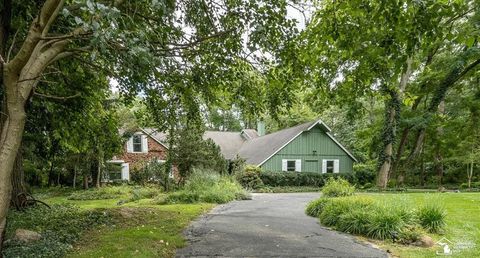 A home in West Bloomfield Twp