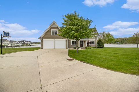 A home in Pentwater Twp