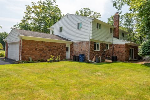 A home in Bloomfield Twp