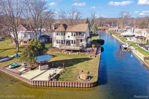 2995 VENICE Highland Charter Township MI 48356