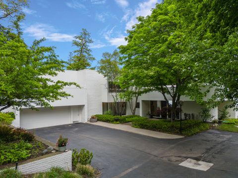 A home in West Bloomfield Twp