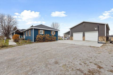 A home in Kawkawlin Twp