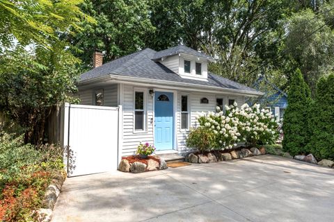 A home in Keego Harbor