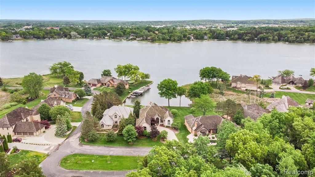 60 CHATEAUX DU LAC