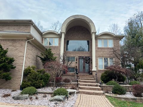 A home in West Bloomfield Twp