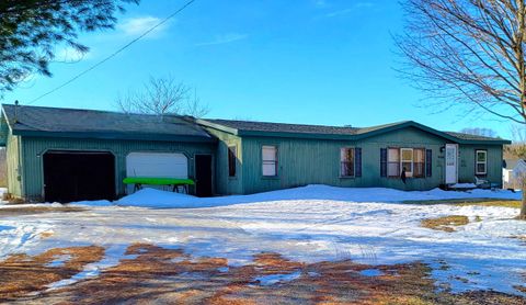 A home in OnekamaTownship_Manistee