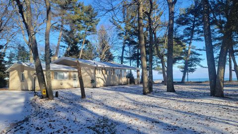 A home in Greenbush Twp