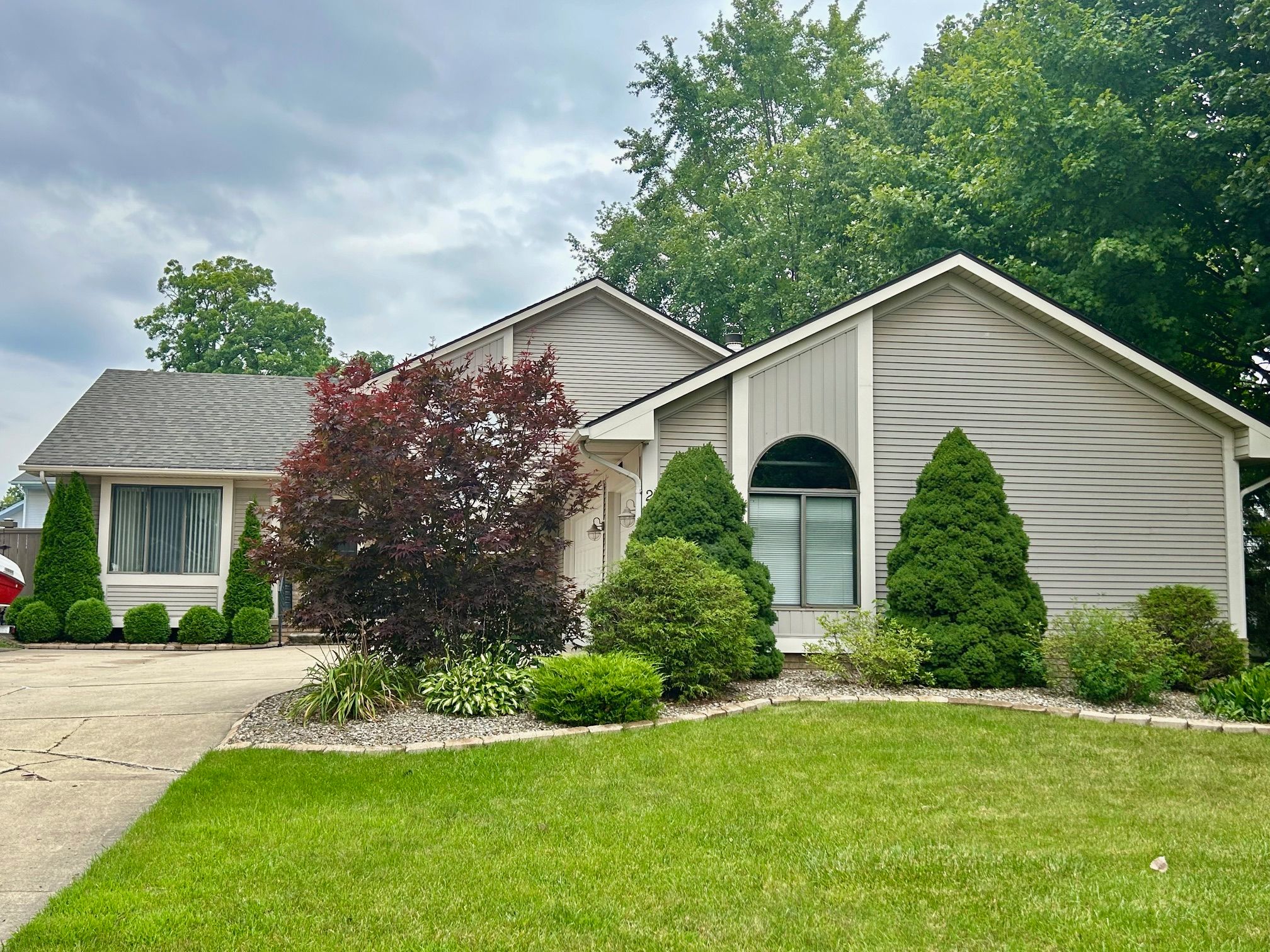 View Waterford Twp, MI 48329 house