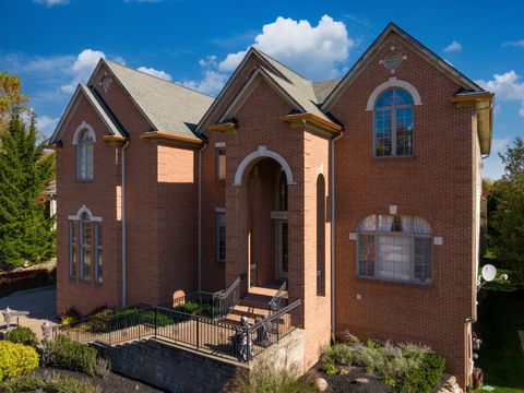 A home in West Bloomfield Twp