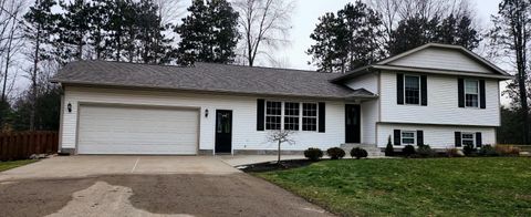 A home in Ravenna Twp