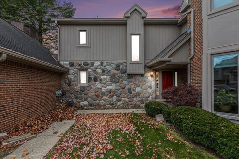 A home in Bloomfield Twp