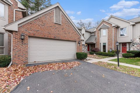 A home in Bloomfield Twp