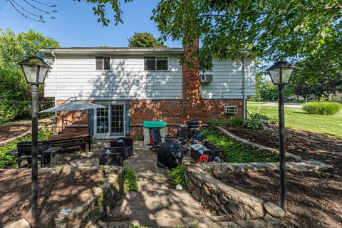 A home in Bloomfield Twp