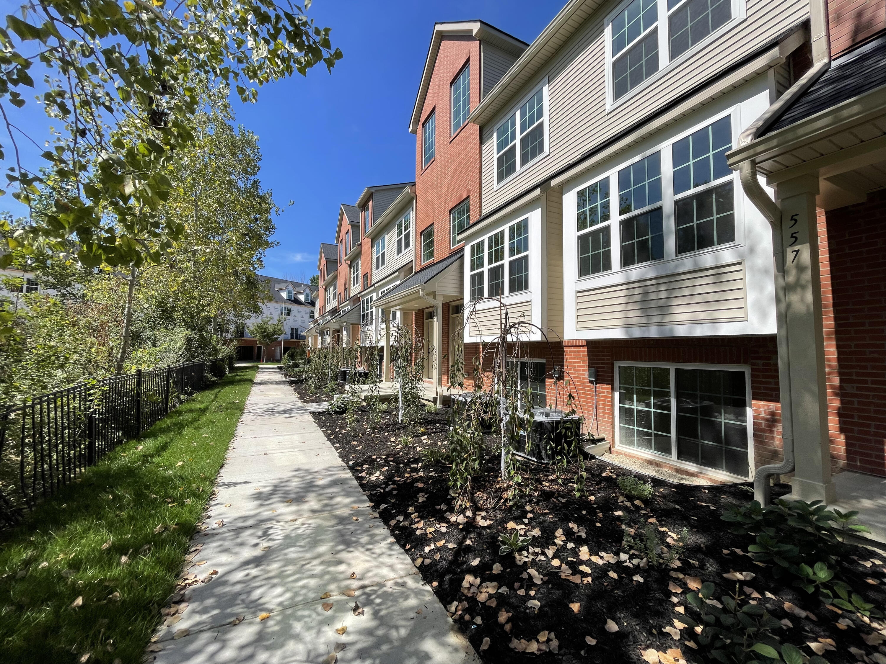 View Milford Vlg, MI 48381 condo