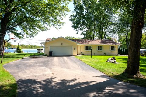 A home in Putnam Twp