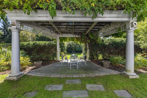 A home in Bloomfield Twp