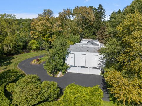 A home in Bloomfield Twp