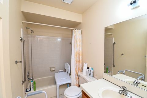 A home in RosevilleCity_Macomb