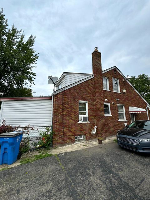 A home in Dearborn Heights