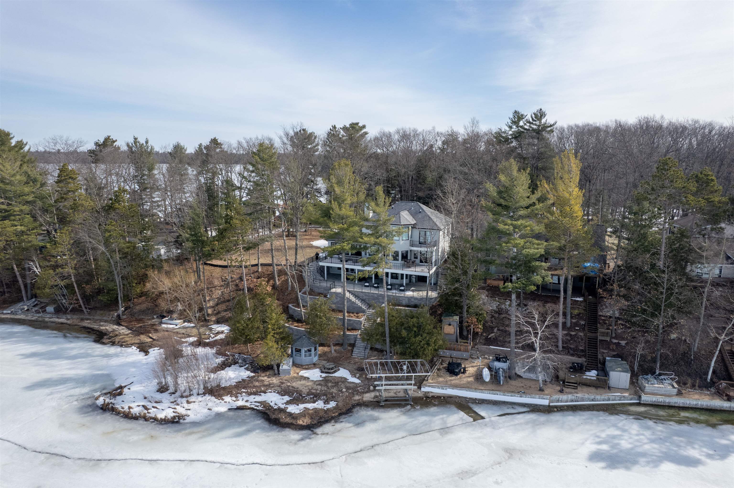 5568 Lakeview Drive