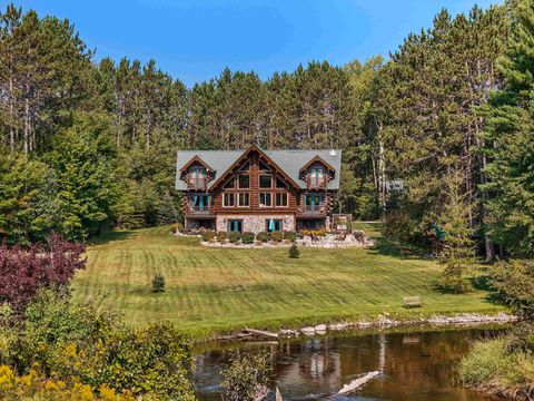 A home in Clam Union Twp