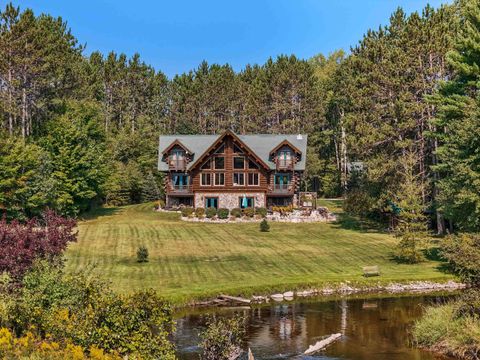 A home in Clam Union Twp