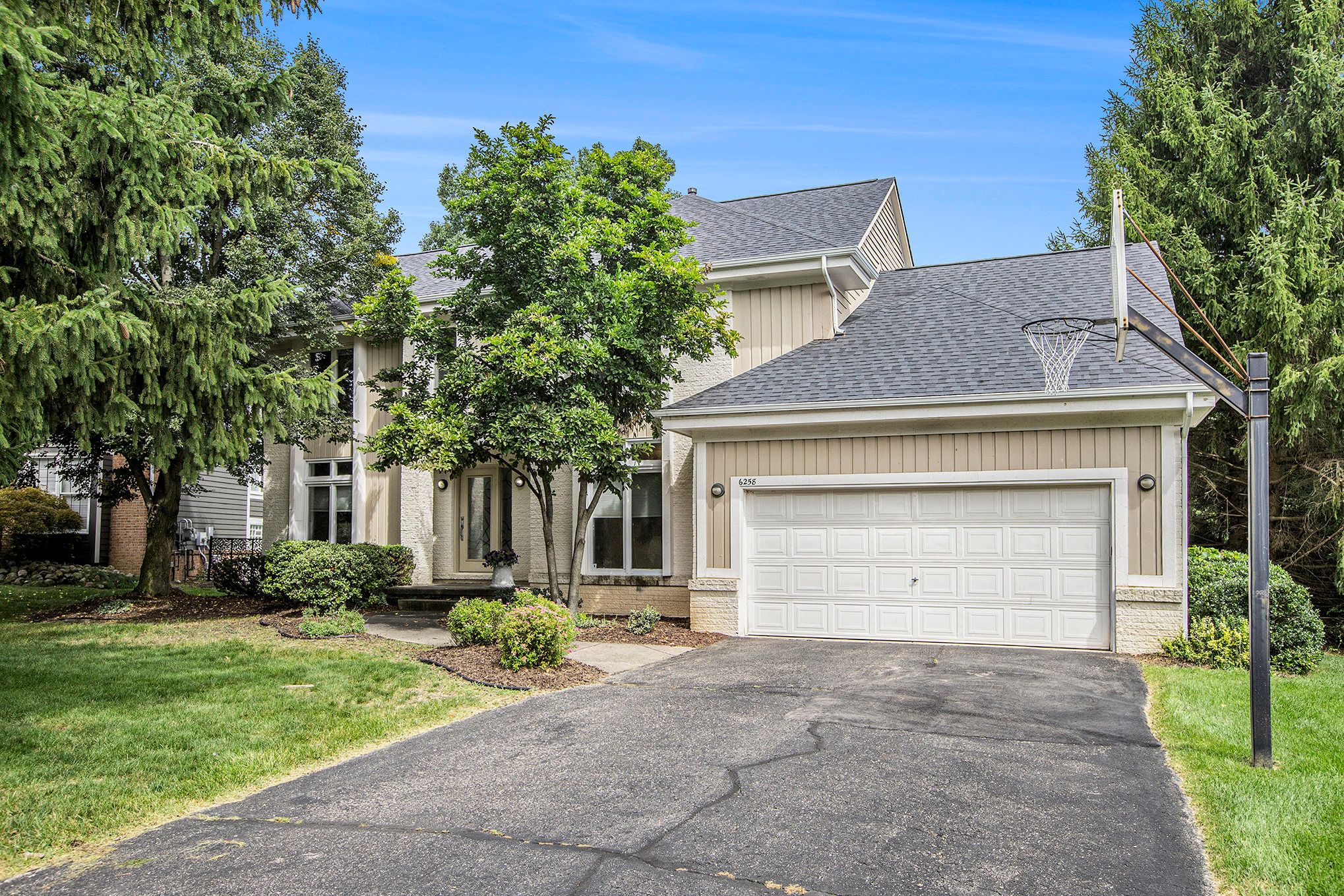 View West Bloomfield Twp, MI 48324 house