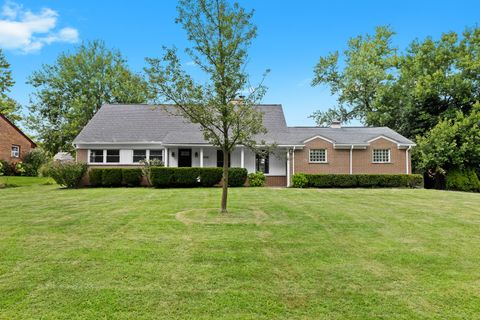 A home in West Bloomfield Twp