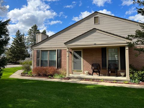 Photo of 170 PINE TREE RIDGE Drive #1, Waterford Township, MI 48327 (MLS # 20230032114)