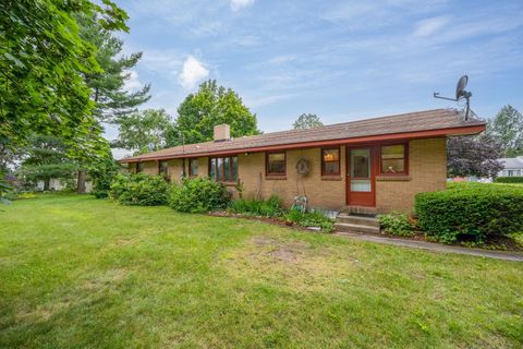 A home in Clam Lake Twp