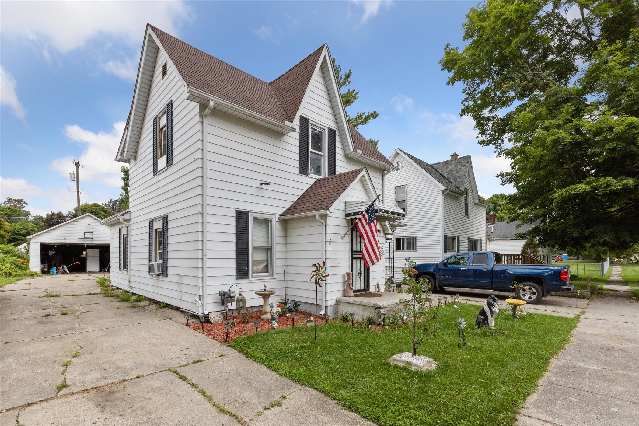Photo 2 of 27 of 6140 1ST Street house