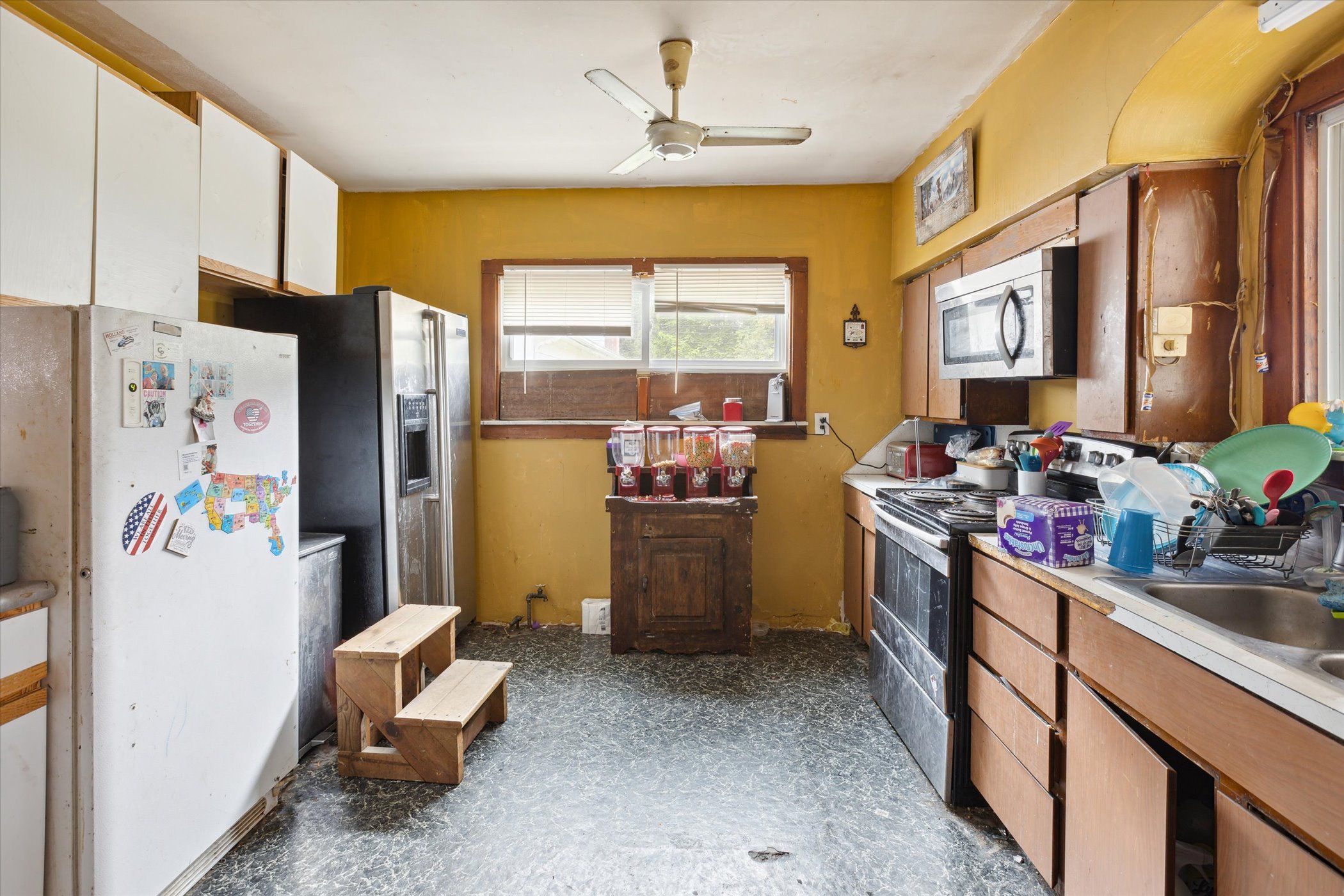 Photo 10 of 27 of 6140 1ST Street house