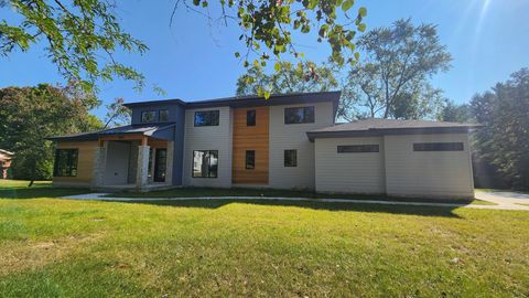 A home in Bloomfield Twp