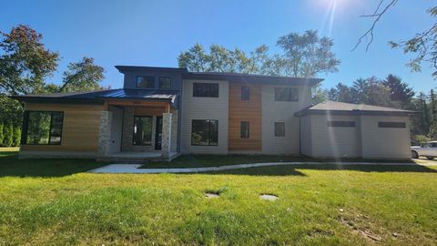 A home in Bloomfield Twp